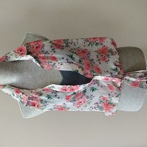 Floral summer chic romantic blouse size M
